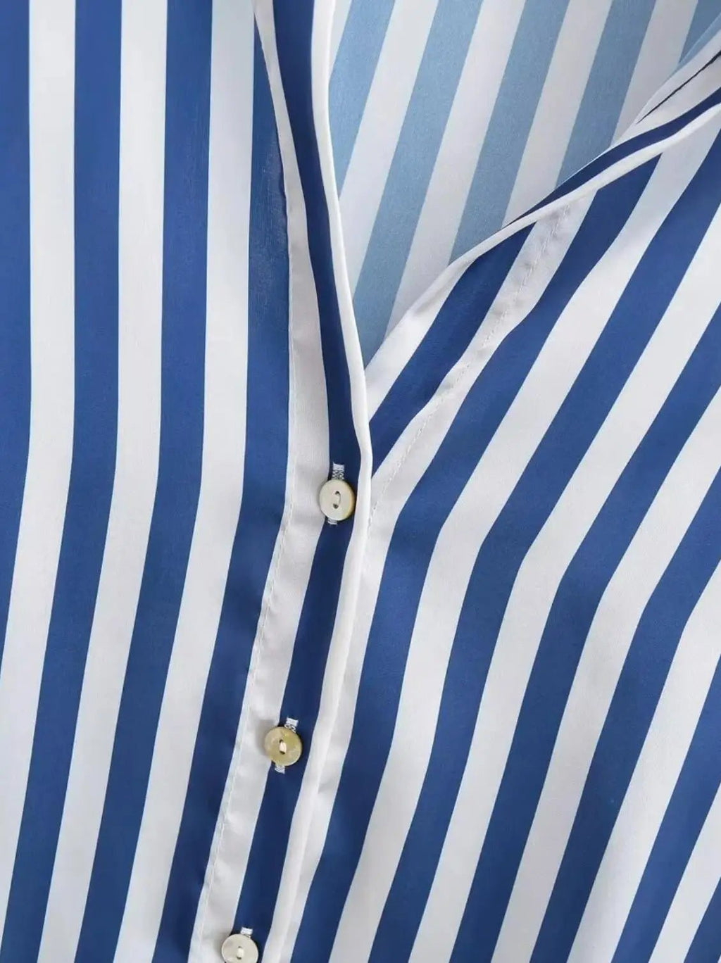 Chemise chic d'automne à revers bleu et blanc à rayures en satin brillant. - NGSHOP-ONE