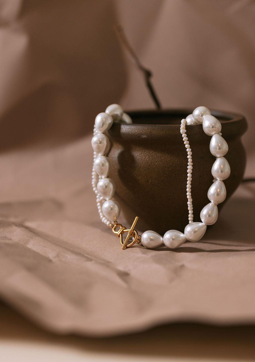 Collier multi rangs Emma : élégance et tendance pour toutes les occasions - NGSHOP-ONE