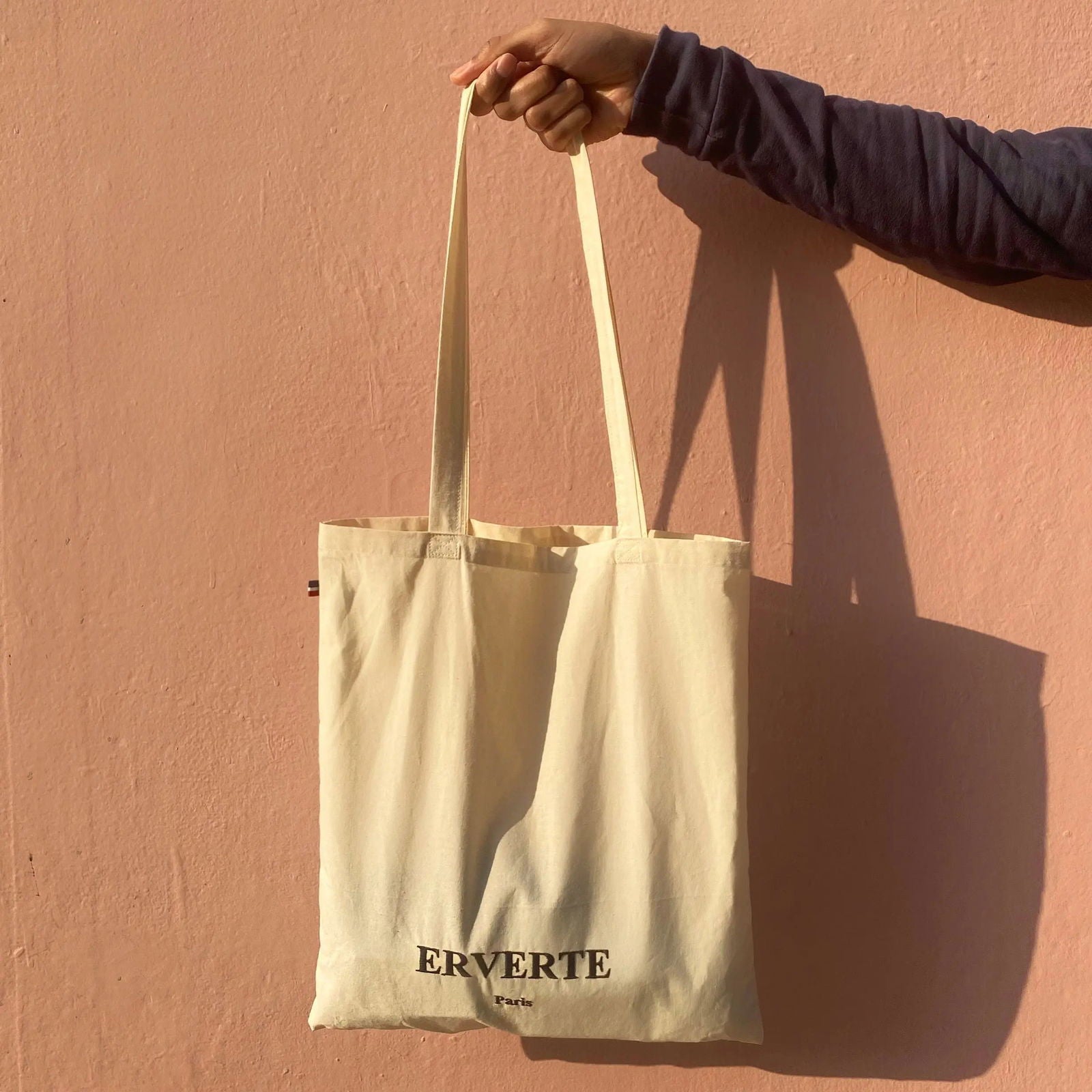 Le Tote bag polyvalent, l'accessoire chic et pratique pour toutes les femmes. - NGSHOP-ONE